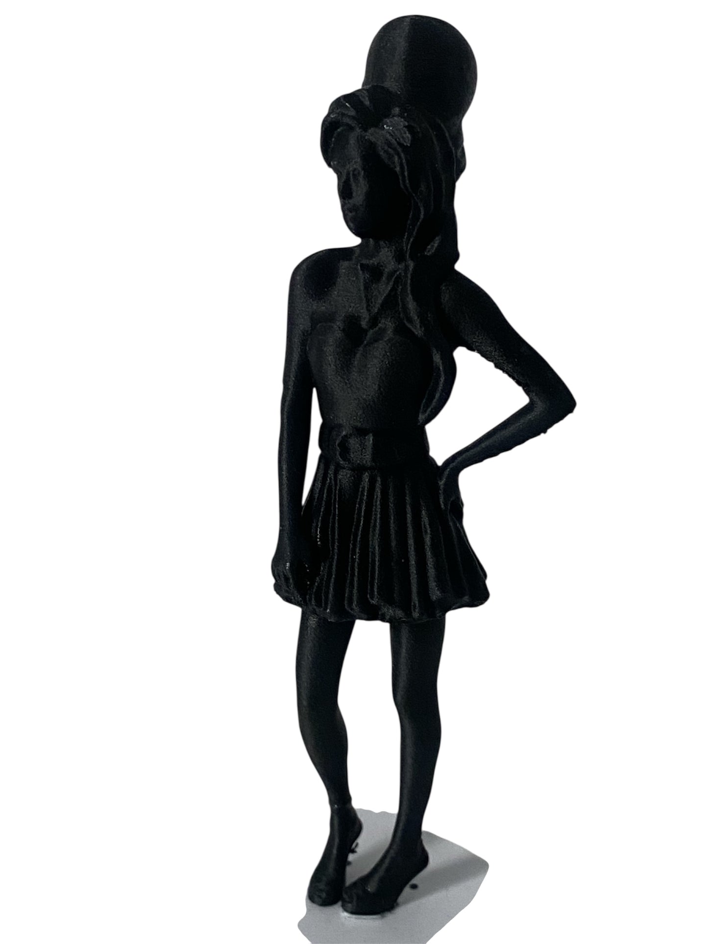 "Stunning Amy Winehouse Figurine in Black and Gold"