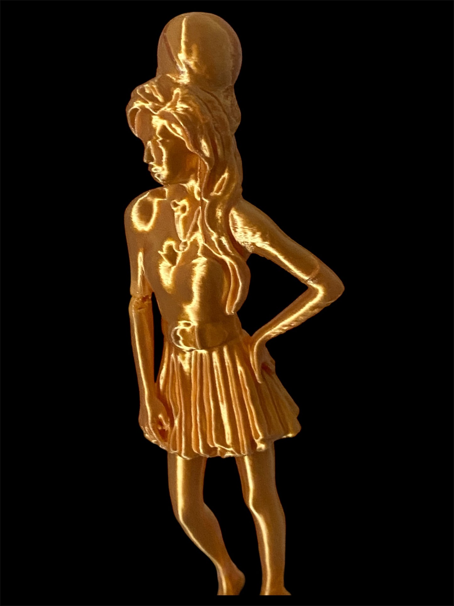 "Stunning Amy Winehouse Figurine in Black and Gold"